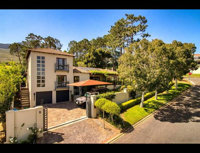 5 BEDROOM HOUSE FOR SALE IN HELDERRAND